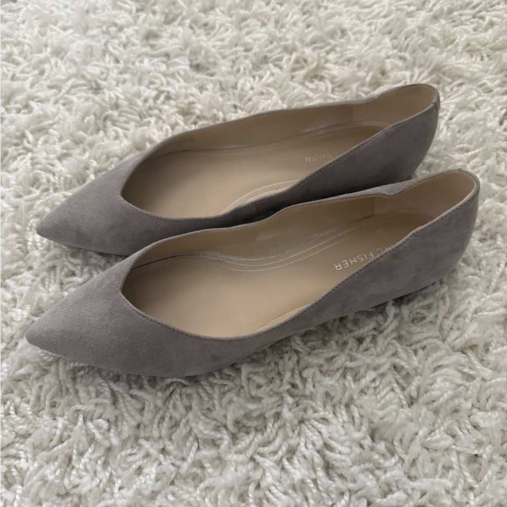 Marc Fisher Gray Flat SZ 8
Point Toe Suede Leather